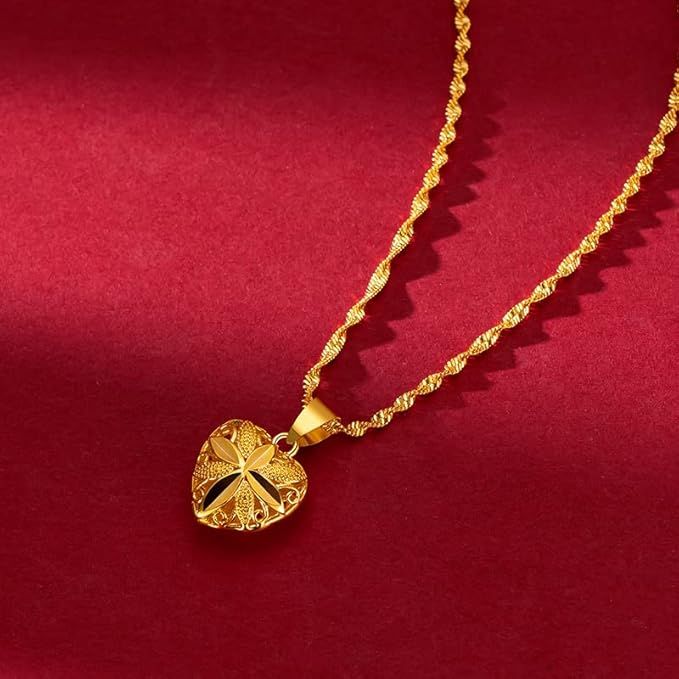 Gold Aura Heart Necklace / قلادة القلب الذهبية