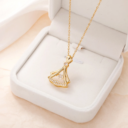 Gold plated fan necklace ➕ Tops 🎁 / قلادة مروحة مطلية بالذهب