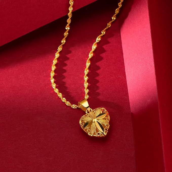 Gold Aura Heart Necklace / قلادة القلب الذهبية